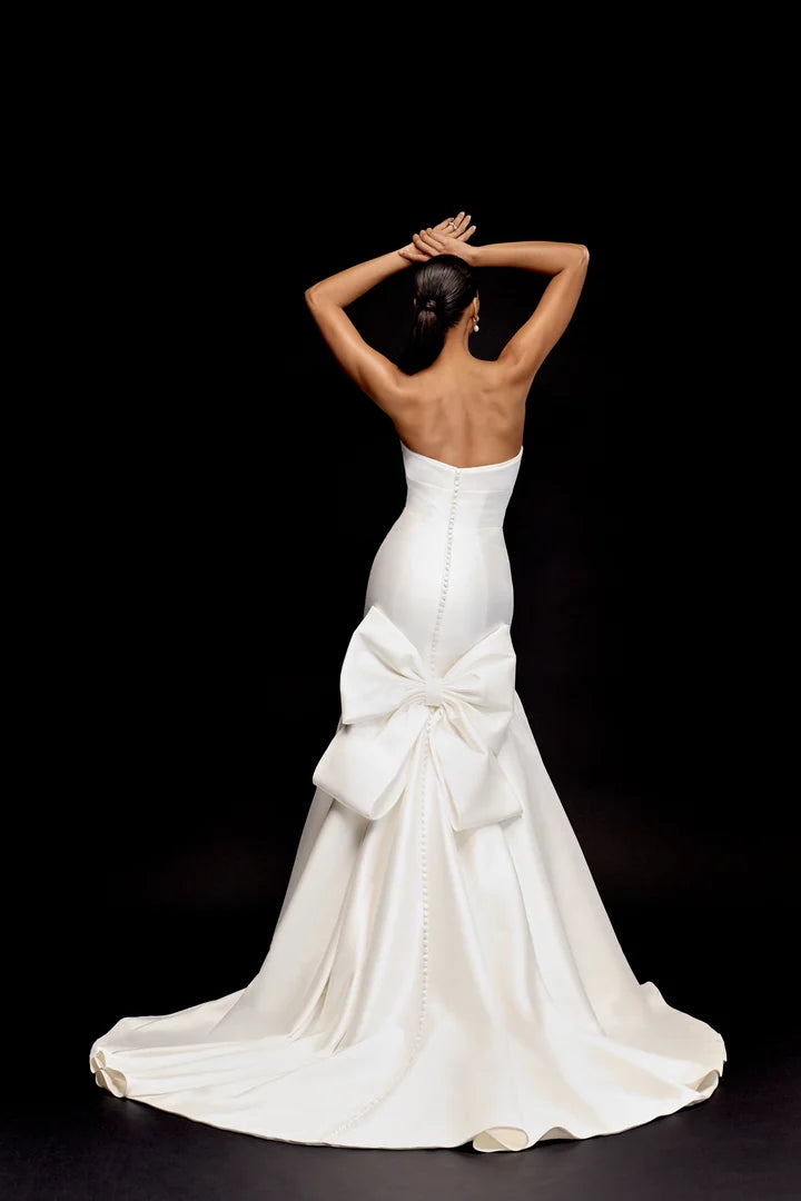 Justin Alexander Signature 99330 - Amaya | Sweetheart Stretch Mikado Mermaid Gown with Dramatic Detachable Bow, Size 12