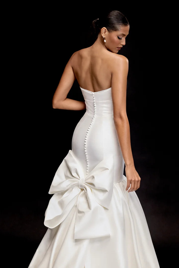 Justin Alexander Signature 99330 - Amaya | Sweetheart Stretch Mikado Mermaid Gown with Dramatic Detachable Bow, Size 12