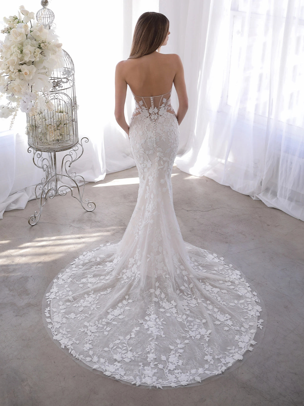 Blue by Enzoani - Orrie | Embroidered Floral Lace Fit-and-Flare Gown with Plunging Sweetheart Neckline and Removable Sleeves, Size 10