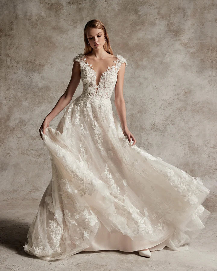 Justin Alexander Signature 99304 – Venetia | Romantic 3D Floral Lace A-Line Wedding Gown with Low Back, Size 12