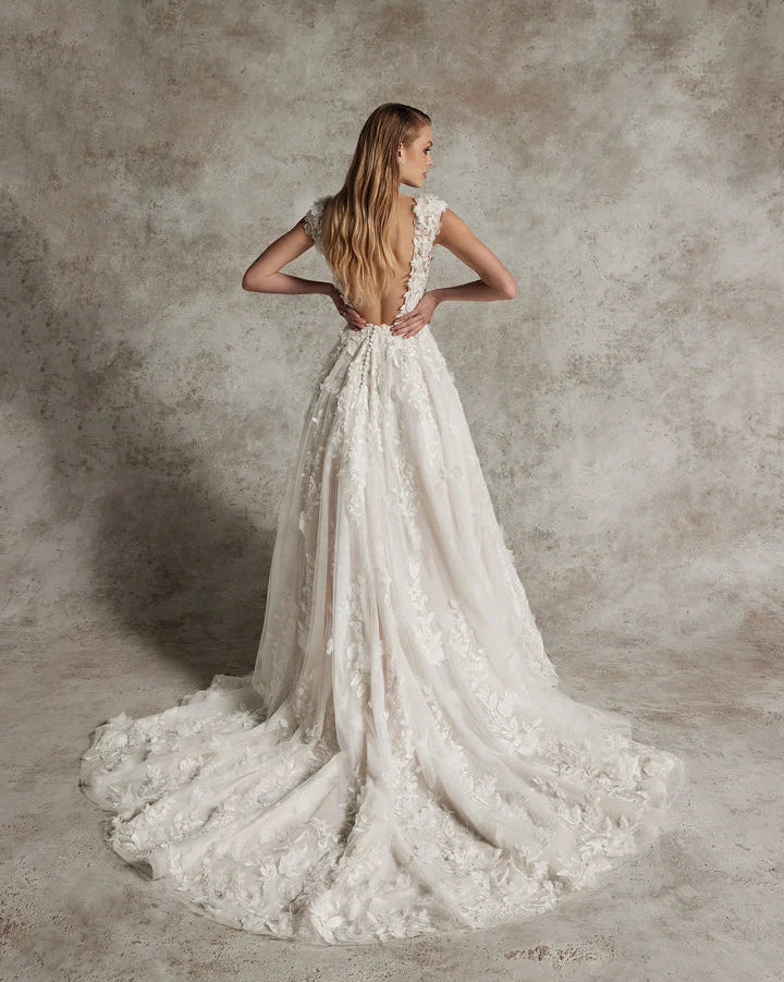 Justin Alexander Signature 99304 – Venetia | Romantic 3D Floral Lace A-Line Wedding Gown with Low Back, Size 12